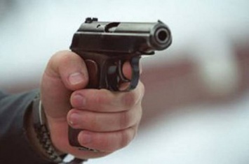 В Луганске пьяный "силовик" устроил потасовку со стрельбой