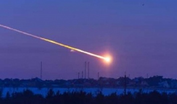 Над Россией в небе пролетел и взорвался метеорит (Видео)