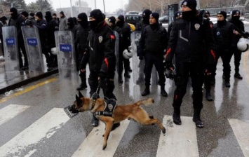 В Турции полиция разогнала акцию протеста против расширения полномочий Эрдогана
