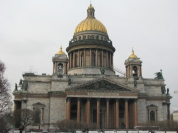 Работающий сейчас как музей Исаакиевский собор в Петербурге могут передать РПЦ - СМИ