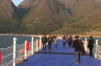 В Китае открыта самая длинная плавучая дорога (ФОТО)