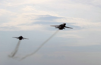 В небе над Сирией американские летчики "уступают дорогу" российским истребителям, - WSJ