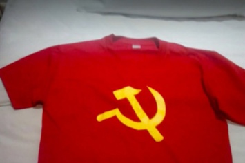 Отметил год Петуха: в Индонезии задержали россиянина в футболке с символикой СССР
