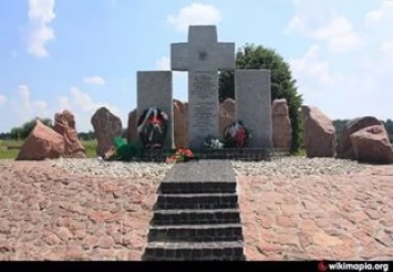 Польша решила направить Украине ноту протеста из-за уничтожения памятника