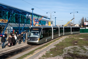 Скоростные трамваи на Борщаговку останавливались утром из-за обрыва проводов