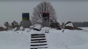 Под Львовом взорвали памятник погибшим полякам (видео)