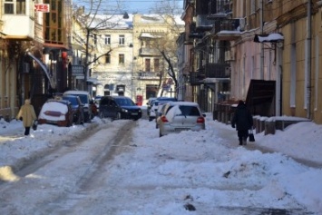 В Одессе не справляются с уборкой снега на улицах (ФОТО)