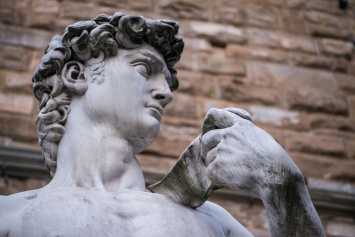 «Давид» Микеланджело оказался под угрозой разрушения