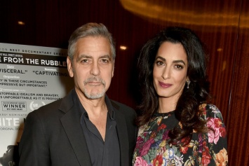 Развод отменяется: Амаль Клуни показала округлившийся животик