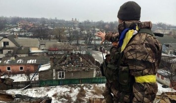 Украинские бойцы установили флаг вблизи Донецкого аэропорта (видео)