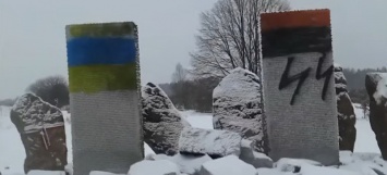 Украинские власти планируют найти офицерскую книжку ГРУ на месте взорванного монумента польским жертвам бандеровцев - СМИ