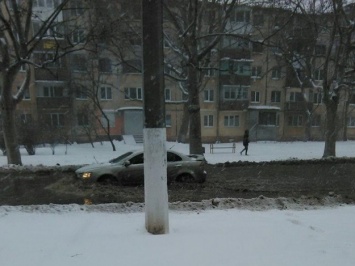 Каток для машин: на проезжей Варненской потоп
