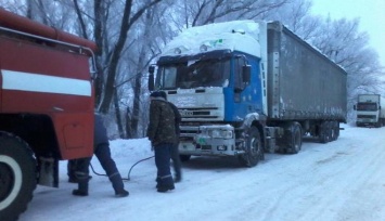 Харьковские спасатели помогли шести водителям выбраться из снежного плена