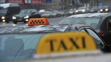 В Симферополе поймали шестерых таксистов-нелегалов и забрали у них "шашечки"