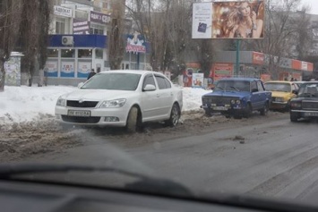 «ЭЛУ Автодорог» просит водителей не парковаться в местах, где осталась снежная «каша»