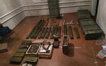 В Луганской обл. обнаружили схрон с боеприпасами, заготовленный для диверсионной группы боевиков
