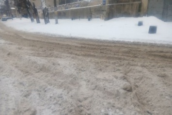 В центре Одессы в снегу застряла скорая (ФОТО)