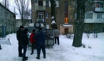 После аварии на теплотрассе в центре Одессы несколько квартир до сих пор остаются без тепла