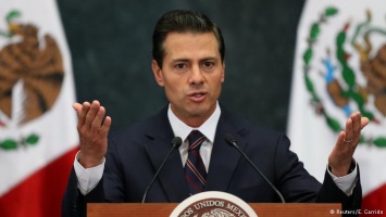 Президент Мексики вновь отказался платить за стену на границе с США