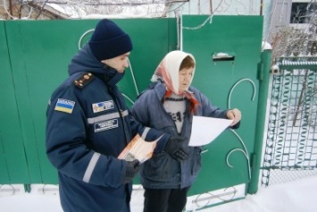 Знаменка: спасатели продолжают напоминать правила безопасности в зимний период