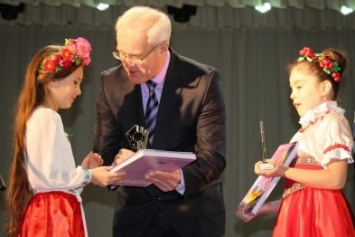 Вышла книга, в основу которой легли работы более 400 талантливых детей и педагогов Черниговской области
