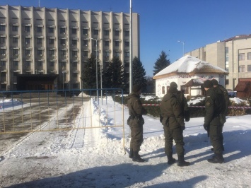 Одесса ждет президента: копы очищают вокзал от таксистов, улицы охраняют нацгвардейцы (фото)