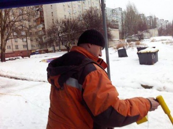 Жильцы запорожской многоэтажки сдали патрульным пьяного газовщика