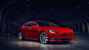 Tesla ускорила электрокар Model S