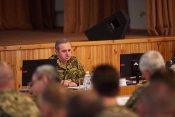 Муженко заявил, что Украине нужна мощная и эффективная армия, но для чего - не сказал