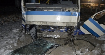 На Волыни пассажирский автобус врезался в столб, есть жертвы?