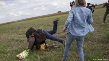 Венгерскую журналистку осудили за подножку сирийскому беженцу