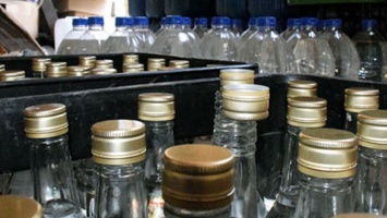 В Запорожской области некачественную водку продавали ежедневно по несколько тысяч литров