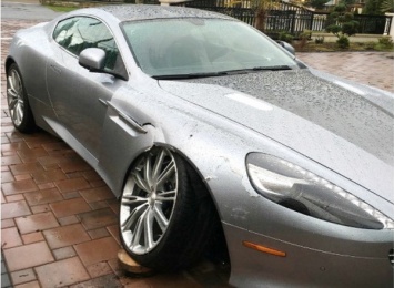 Чем опасны болларды: разбитый Aston Martin и счет в $100 000