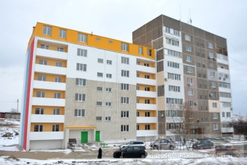 Переселенцы в Щелкино ремонтируют новые квартиры и ждут документы на заселение (ФОТО)