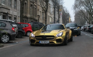 Пижонский или шикарный? Mercedes-AMG GT S в золоте и широком обвесе