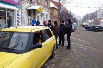 Полицейские приучают сумских водителей парковаться правильно (ФОТО)