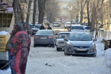 Автохамы оккупировали переулок в центре Одессы (ФОТО)