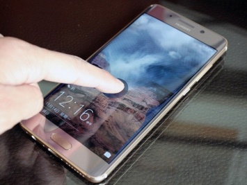 IPhone 7 Plus против Huawei Mate 9 Pro: тест производительности в реальных условиях [видео]