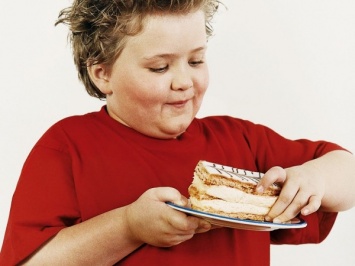 Ученые: Ребенок наберет вес, если родитель так скажет
