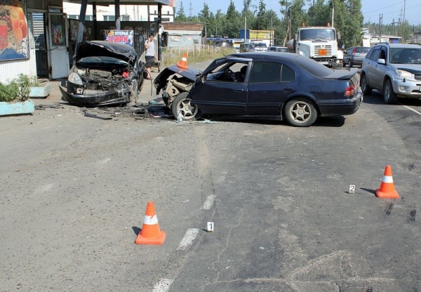 В Усть-Илимске пьяный грабитель врезался в авто с беременной женщиной