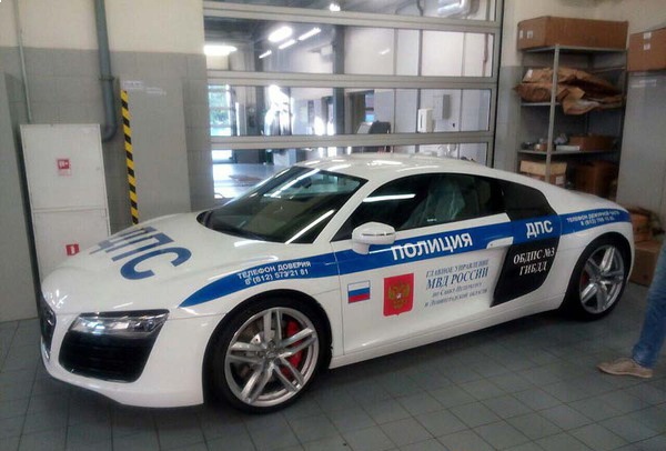 Полиция Петербурга обзавелась суперкаром Audi R8