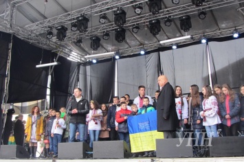 В Ужгороде начался фестиваль колядницких групп и вертепов
