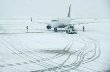 В Японии отменили больше ста рейсов из-за снегопадов