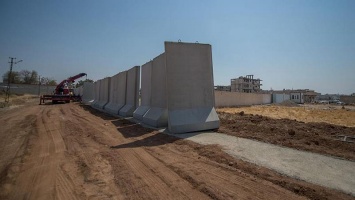 Турции хватило года на постройку стены длиной в 330 км вдоль границы с Сирией и Ираком