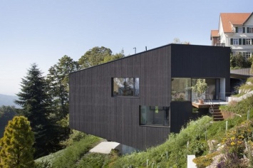 Брутальный минимализм: консольный дом, нависший над обрывом