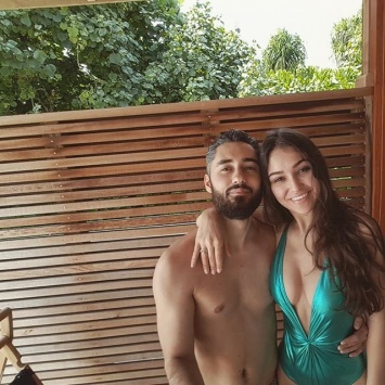 Мот опубликовал в Instagram снимок с любимой женой