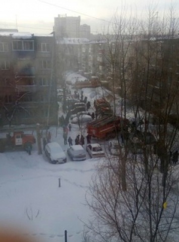 В Барнауле пожарные спасали жителей одной из «хрущевок»