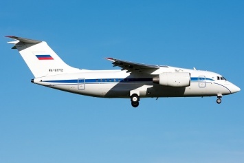 В "Домодедово" самолет Ан-148 столкнулся с погрузчиком