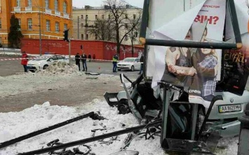В Киеве произошло масштабное смертельное ДТП: появились фото