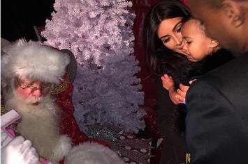 Санта-Клаус заставил детей Ким Кардашьян плакать